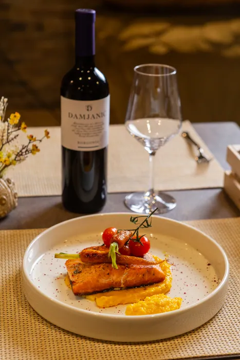 Salmon and a bottle of Damjanić